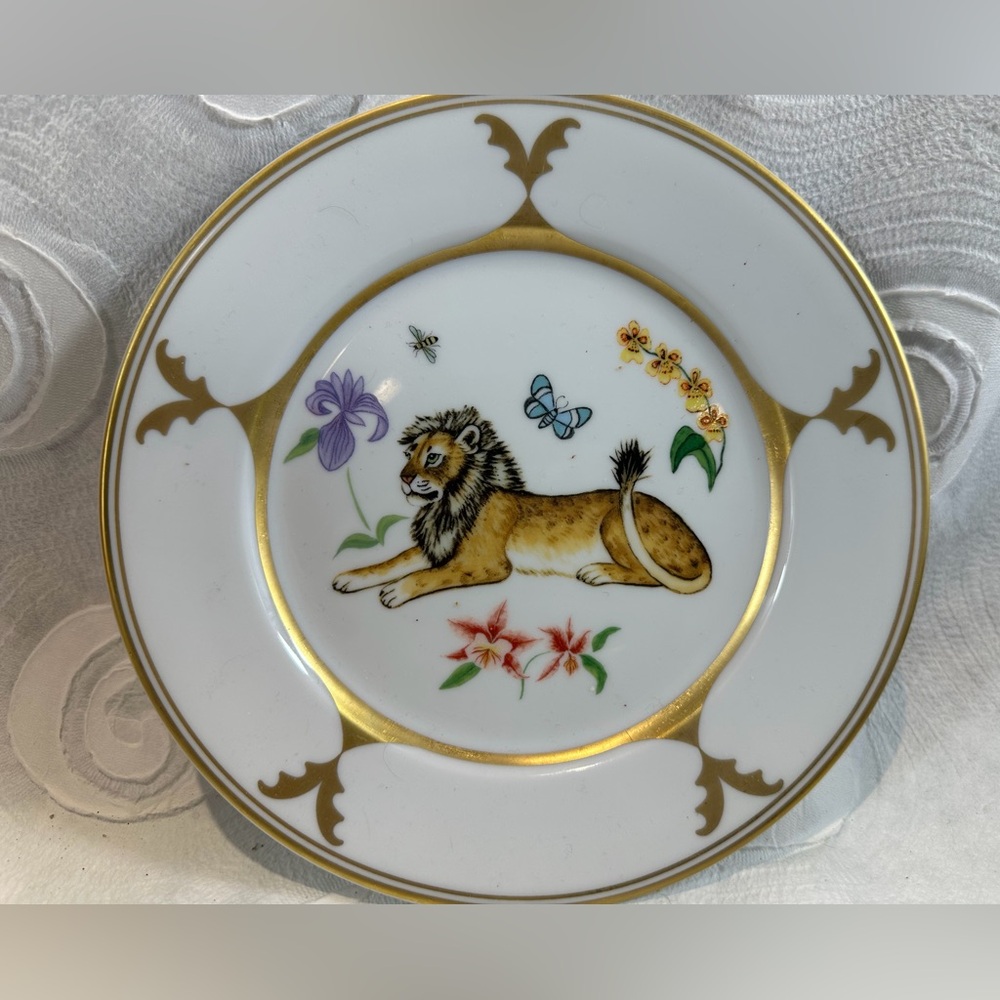 Lynn chase Porcelain CATS Plate in White and 24 K gold